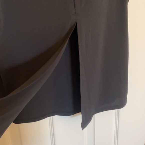 Fabletics work out tank with mesh back - Picture 9 of 10